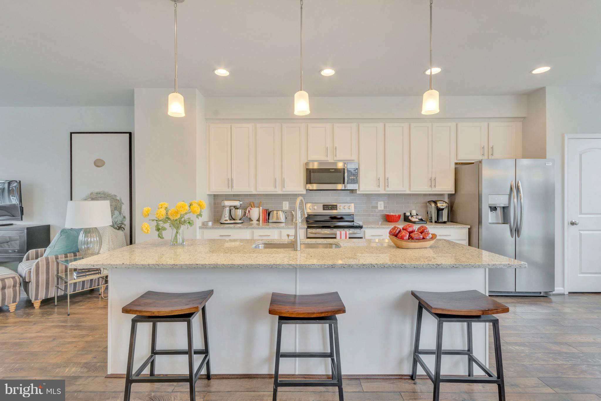 METRO POINTE - Residential