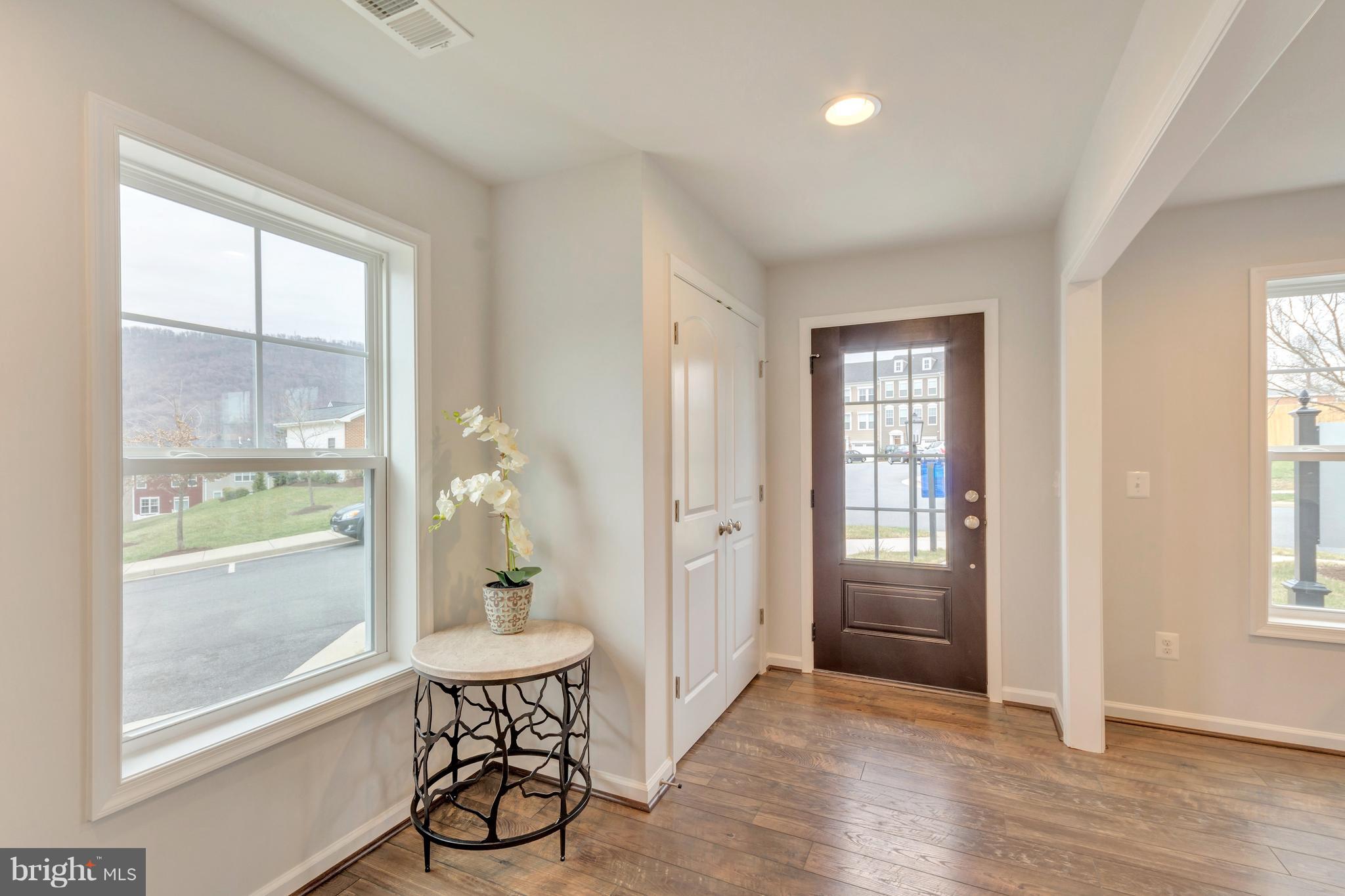 METRO POINTE - Residential