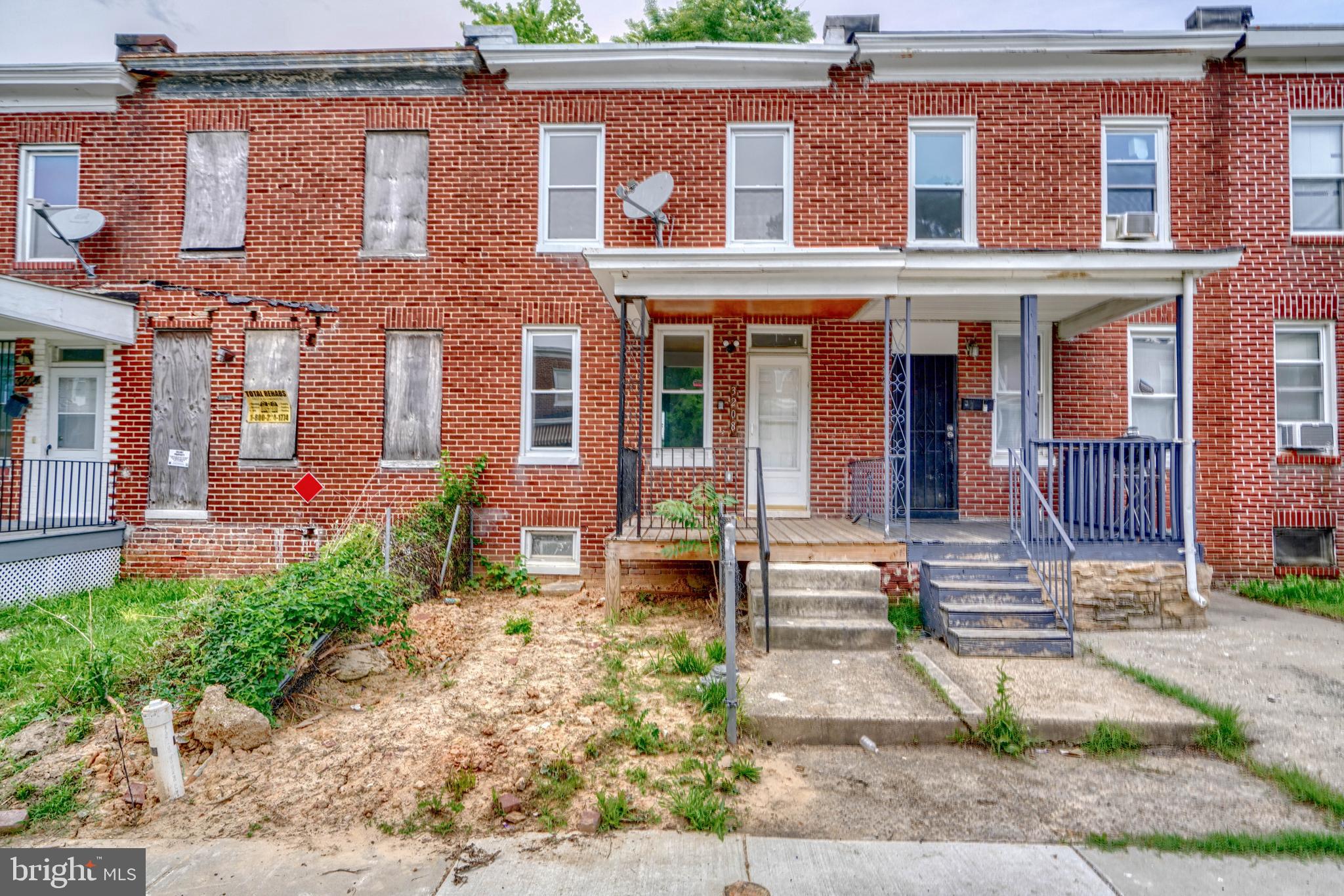 This charming 3-bedroom, 1-bathroom home is ready for its new owner. It features central A/C for comfort, a washer and dryer for convenience, and attractive LVT flooring throughout. Located near Clifton Park and the Erdman shopping center, this move-in-ready property is perfect for anyone looking to settle in a great neighborhood. Don’t miss out on this wonderful opportunity! Contact us today for more details or to schedule a viewing