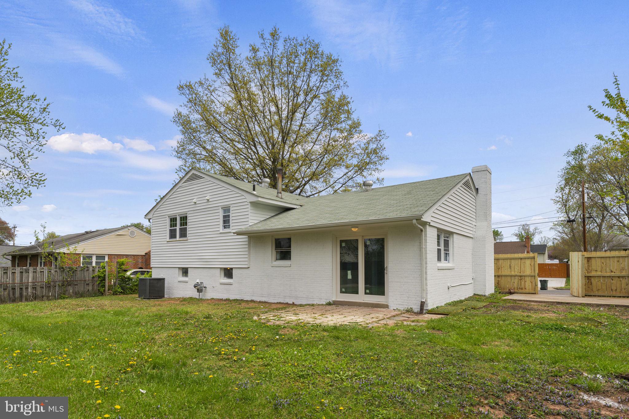 COUNTRY CLUB MANOR - Residential