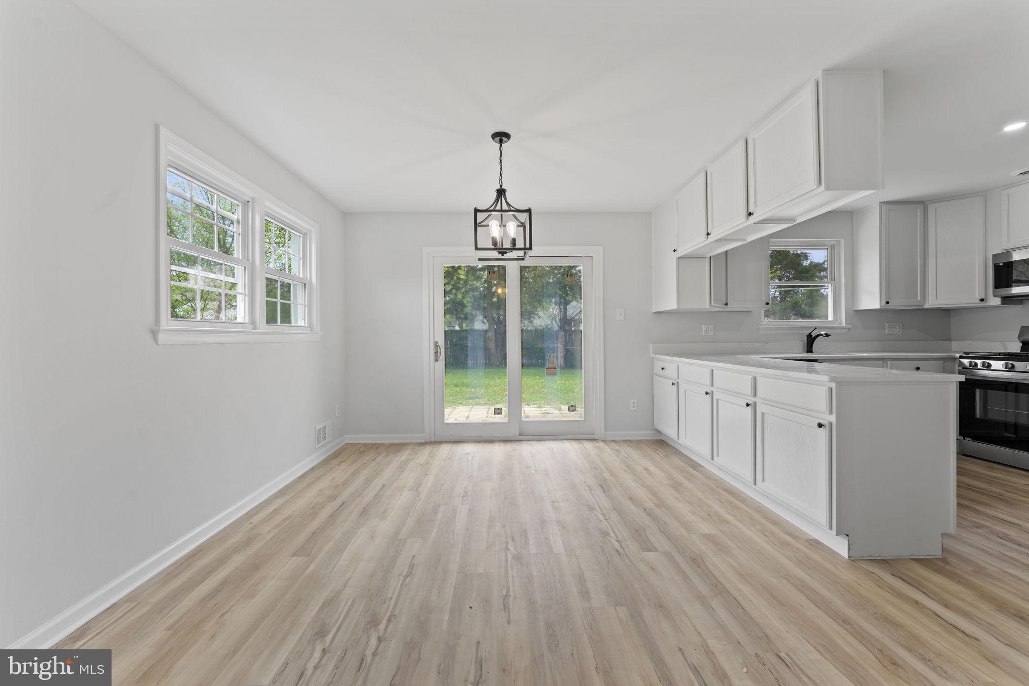 COUNTRY CLUB MANOR - Residential