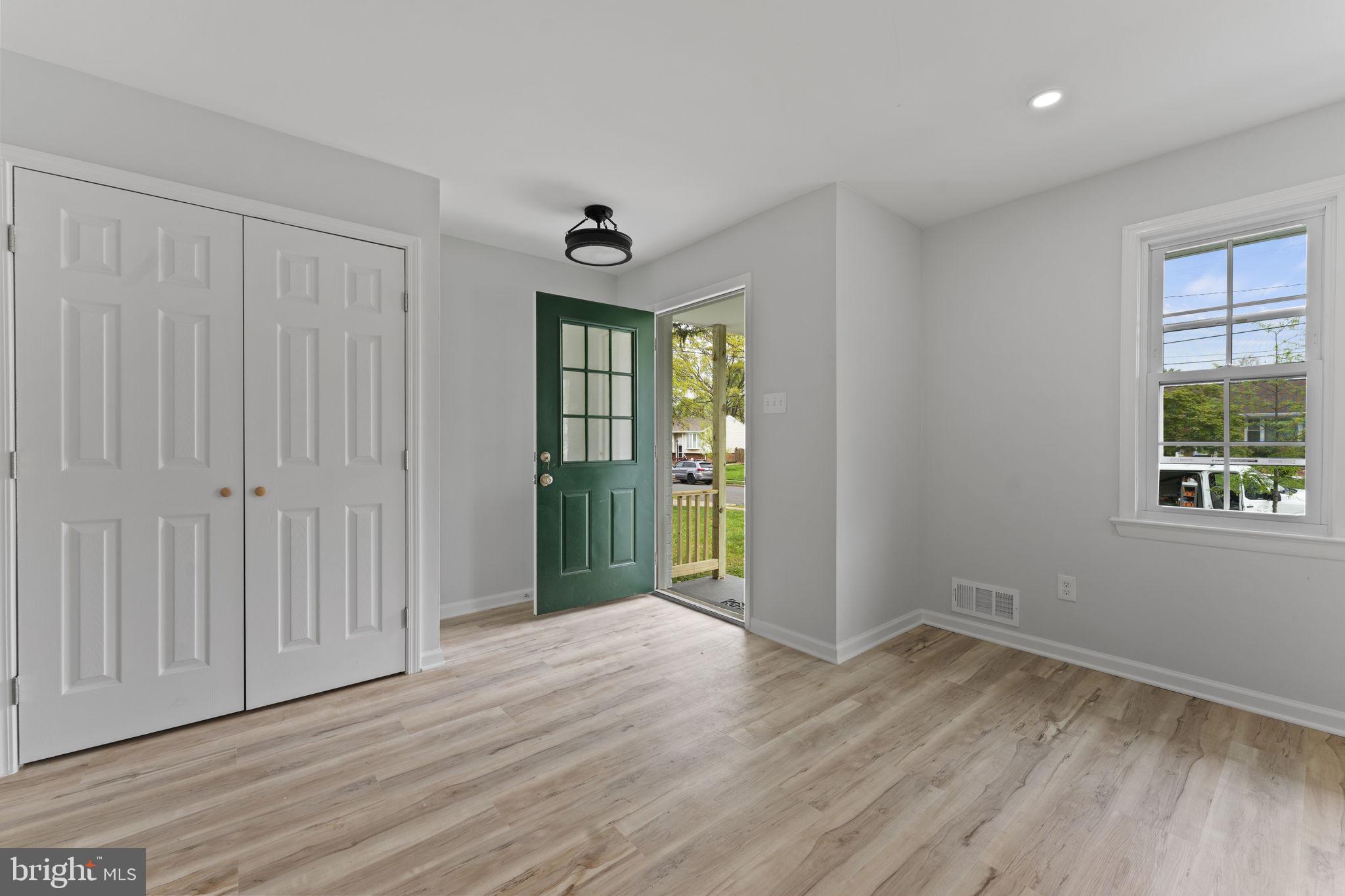 COUNTRY CLUB MANOR - Residential