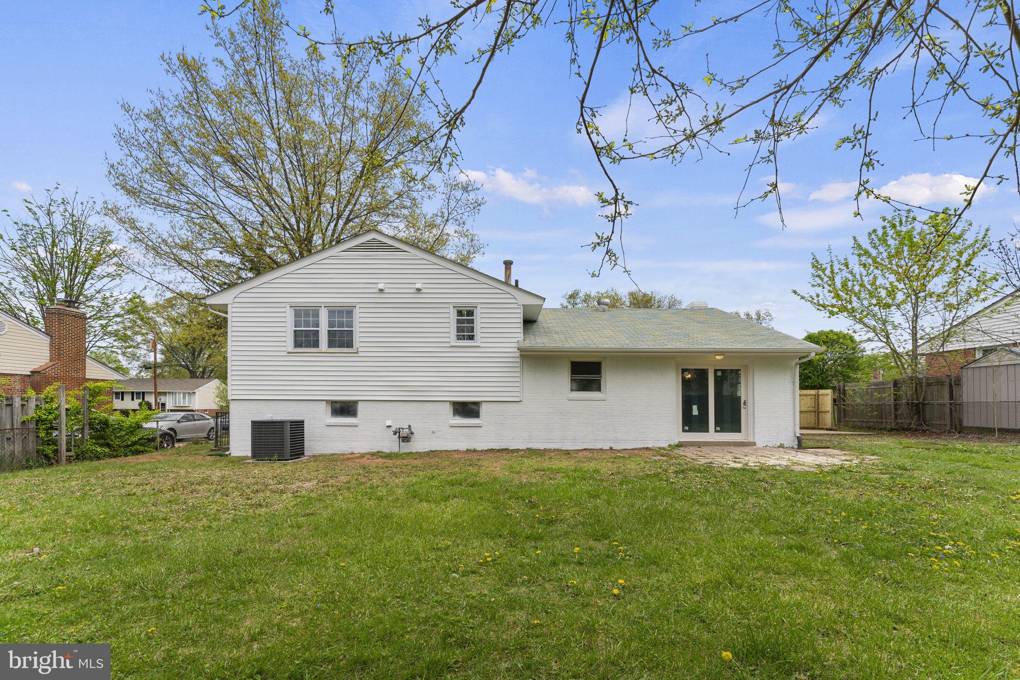 COUNTRY CLUB MANOR - Residential