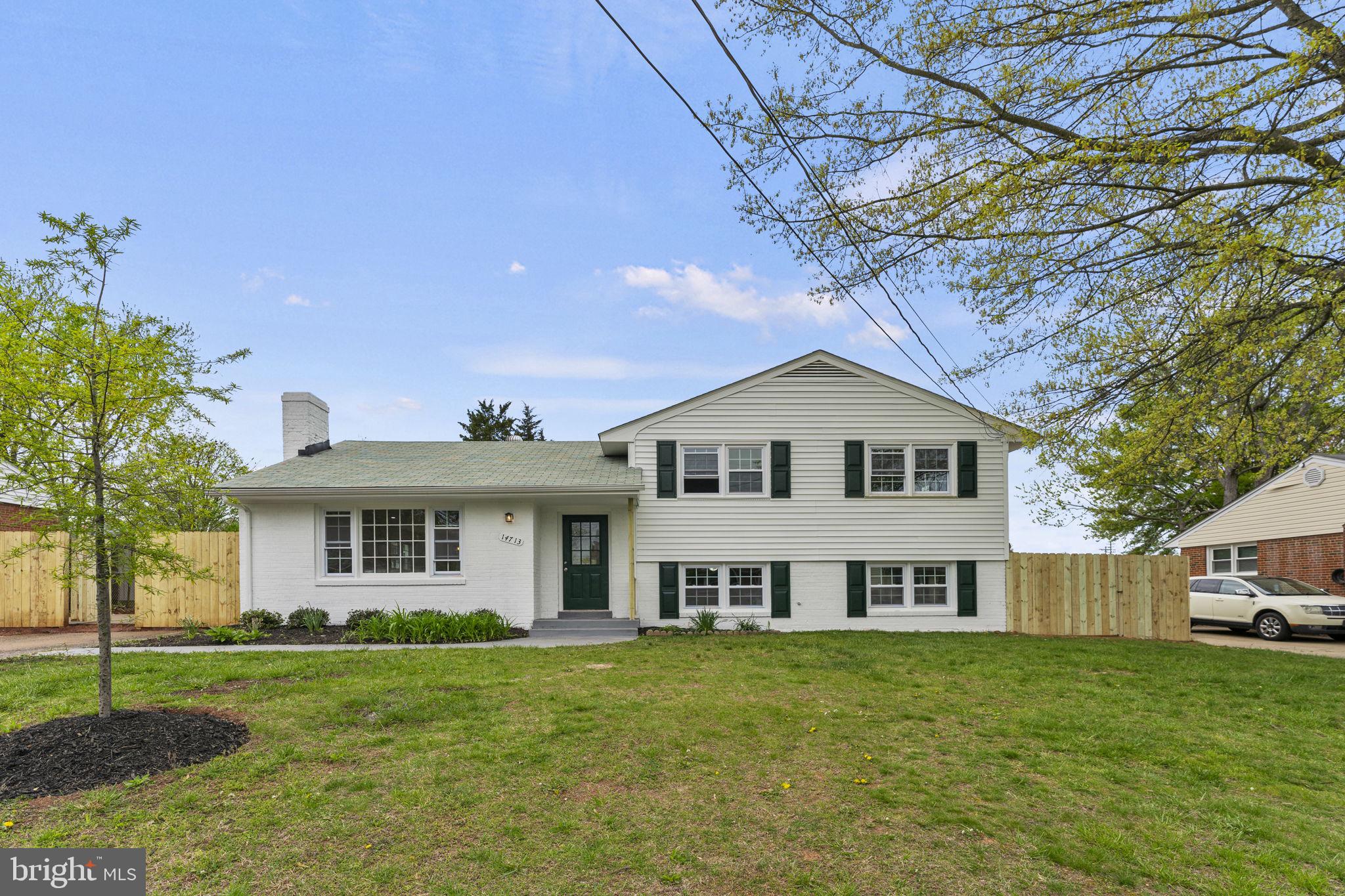 COUNTRY CLUB MANOR - Residential