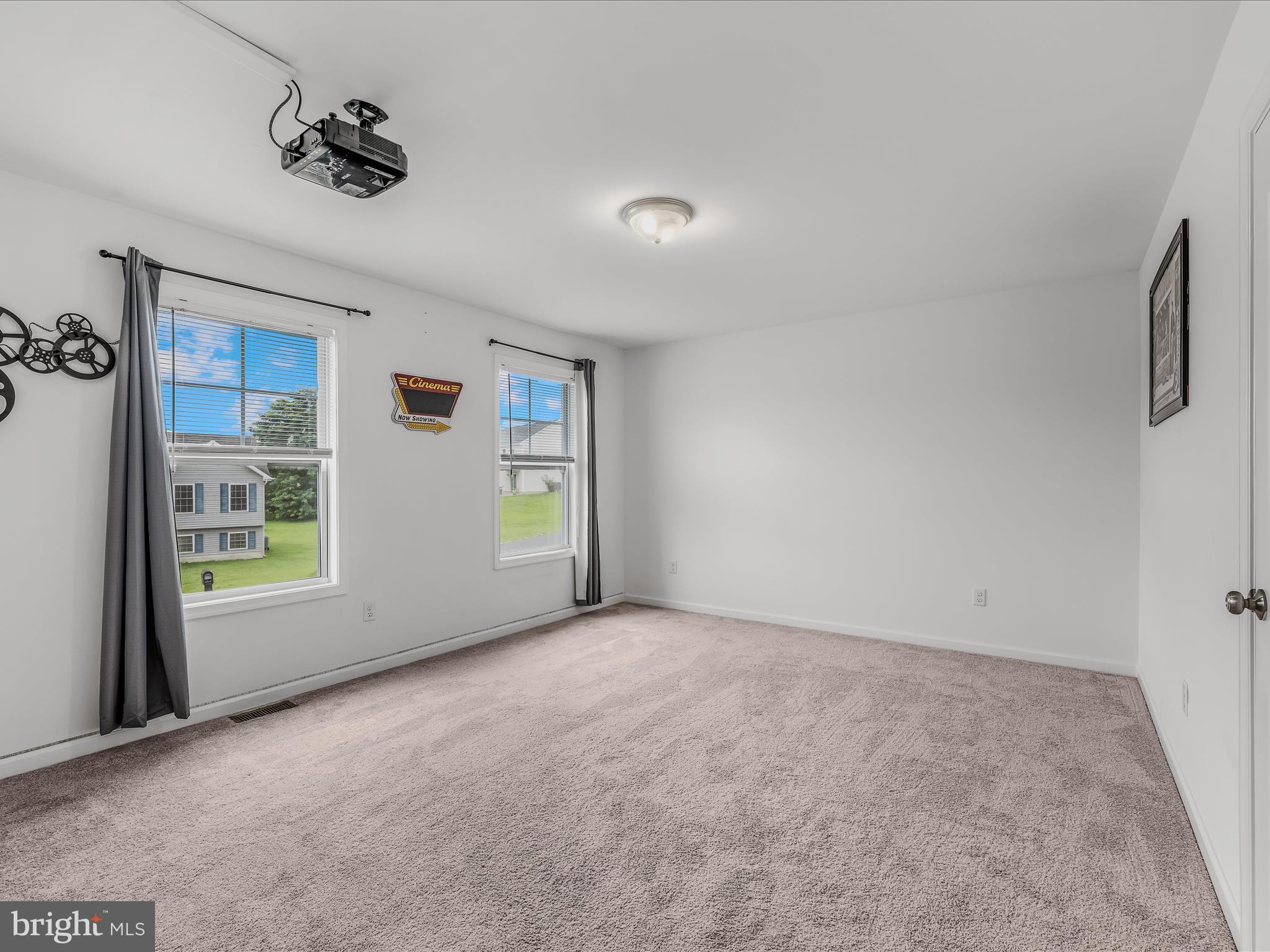 FORT HILL FARMS - Residential