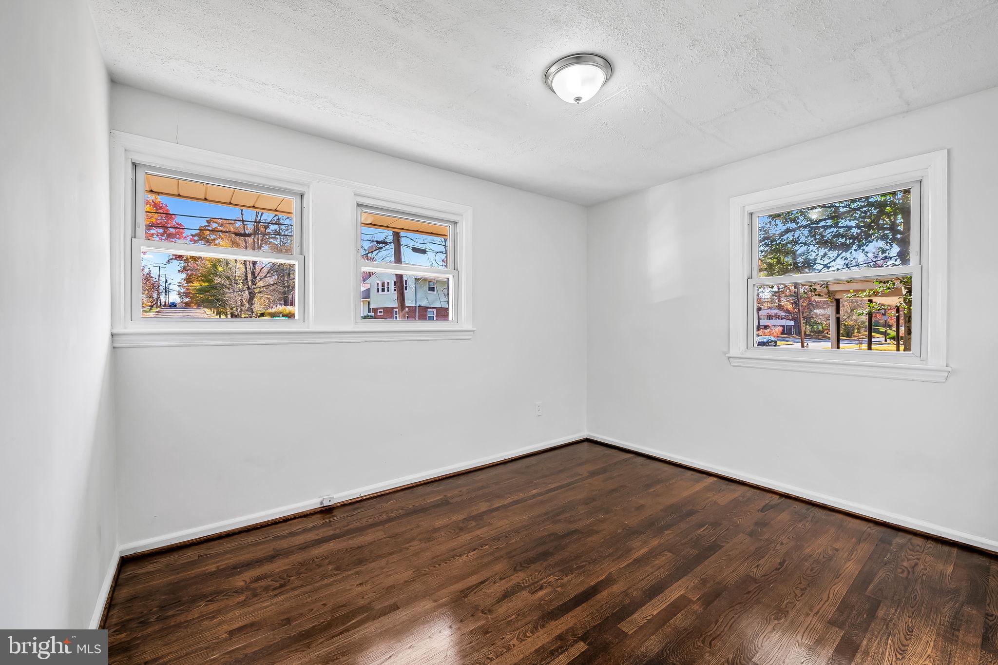 NEW CARROLLTON - Residential