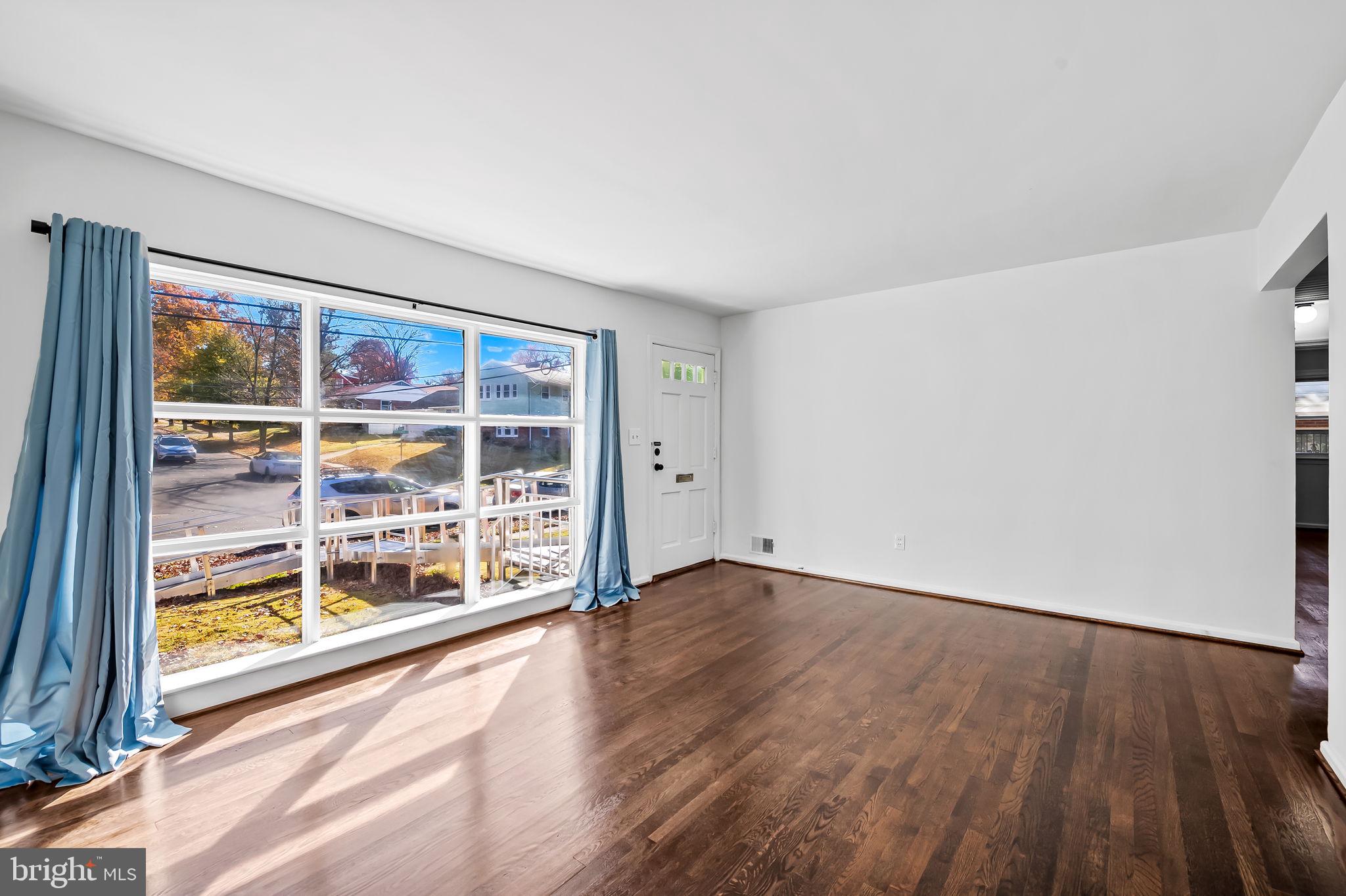 NEW CARROLLTON - Residential