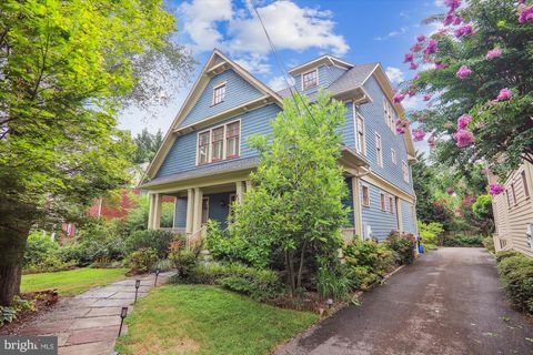 Photo of 4708 Glenbrook Parkway, Bethesda, MD 20814 (MLS # MDMC2140806)