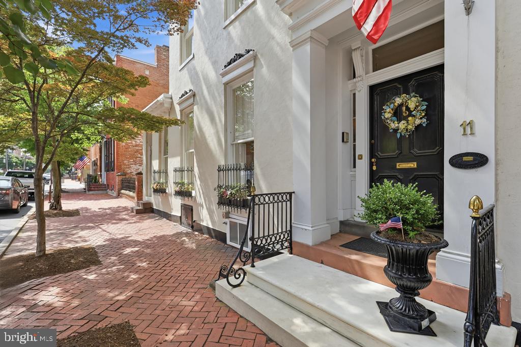 11 W SECOND STREET