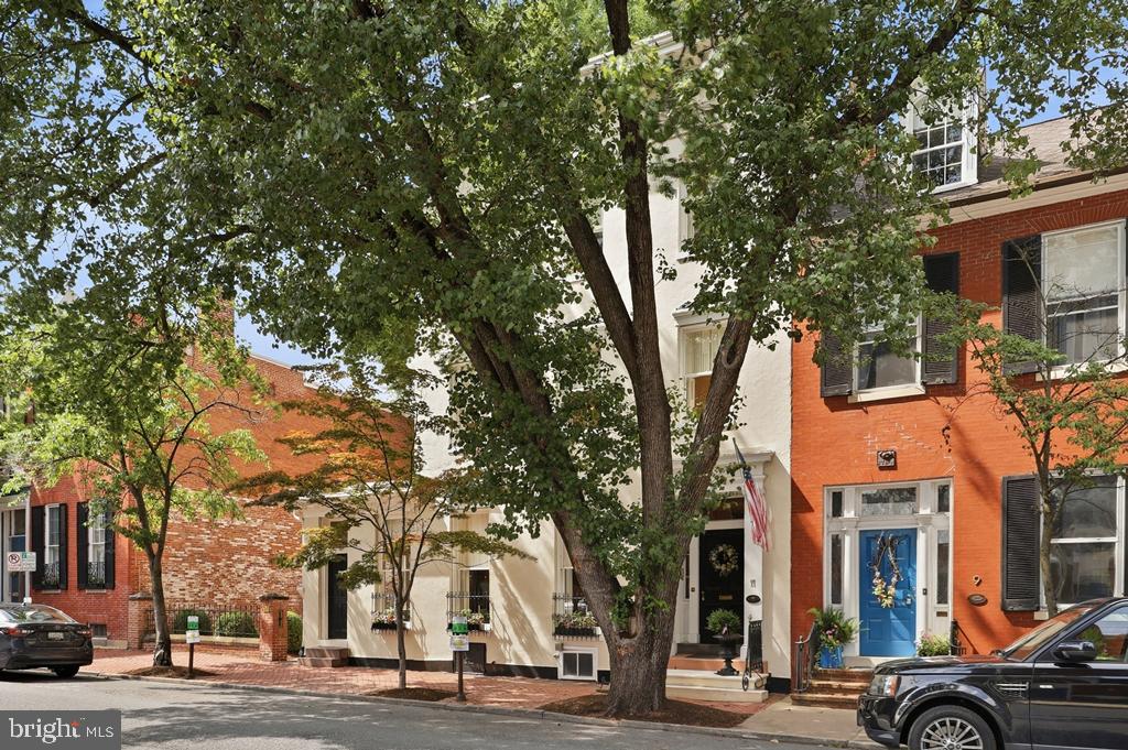11 W SECOND STREET