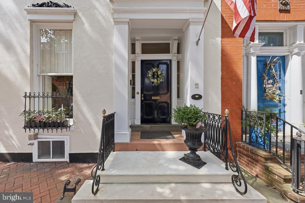 11 W SECOND STREET