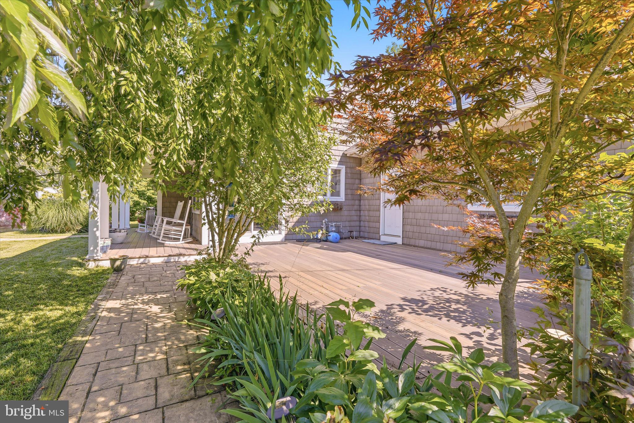 510 LAKESIDE DRIVE N
