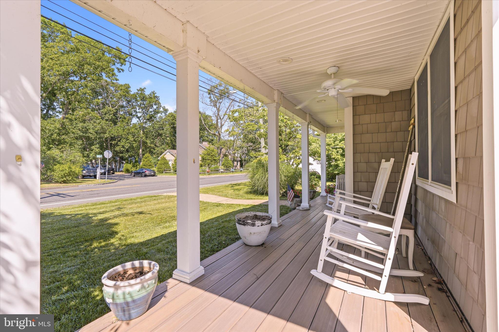 510 LAKESIDE DRIVE N