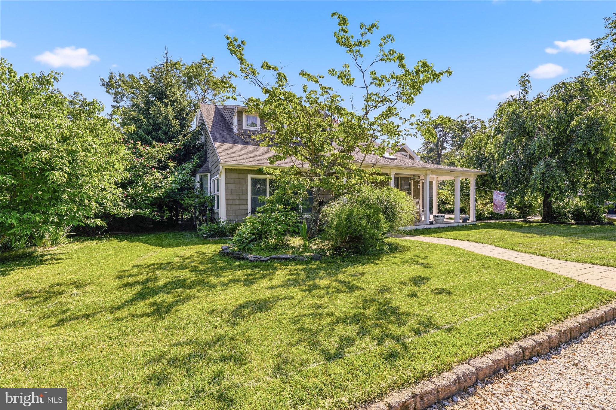 510 LAKESIDE DRIVE N