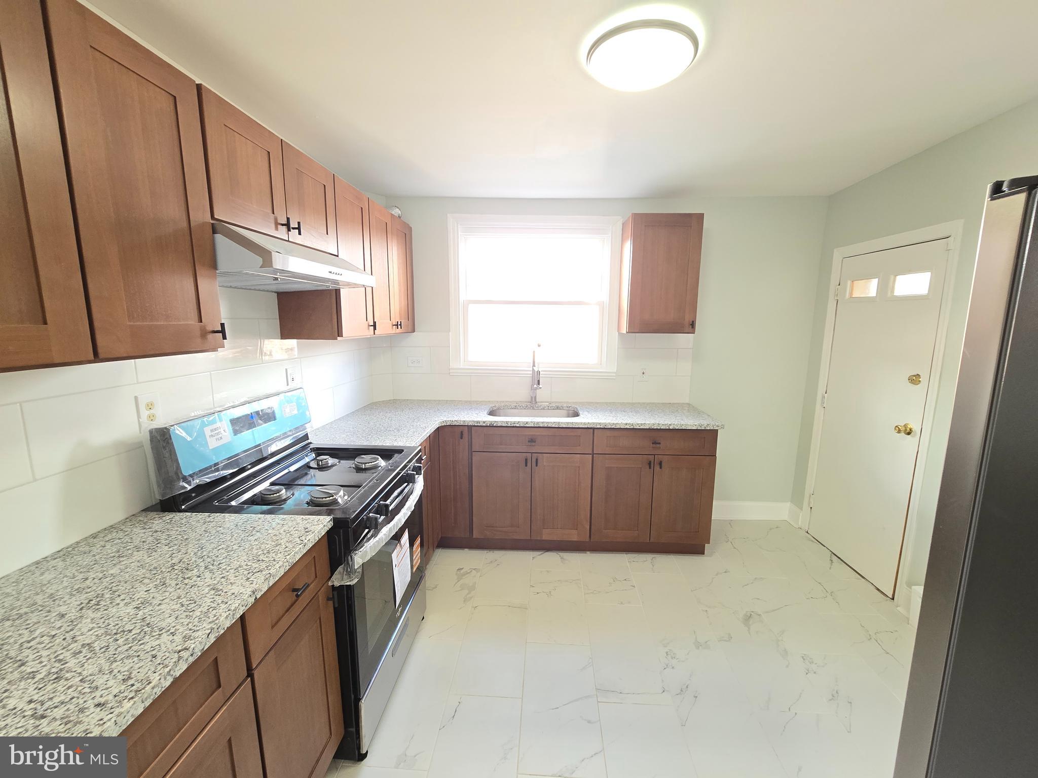 LAWNCREST - Residential