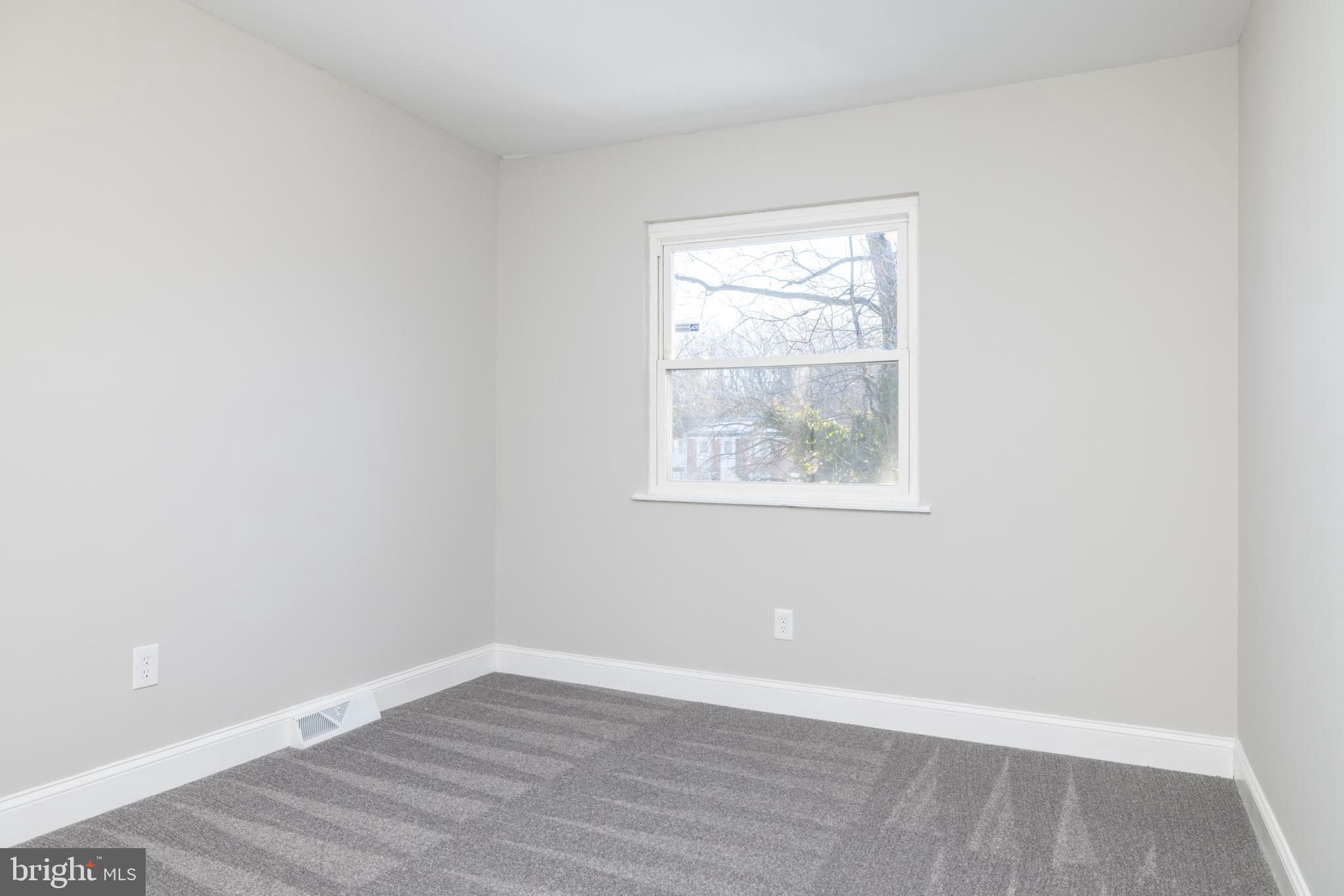 FOUR SEASONS - Residential