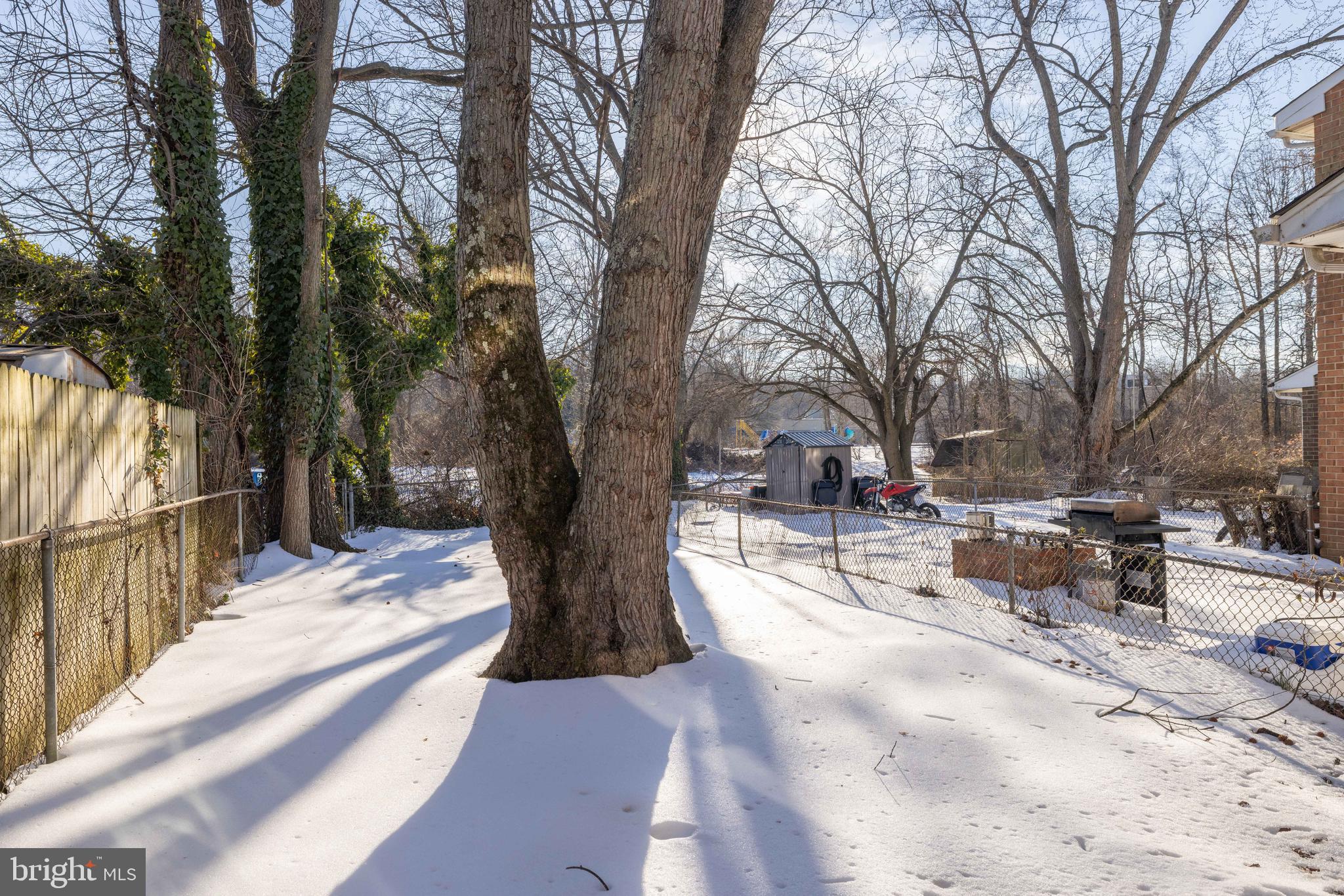 FOUR SEASONS - Residential