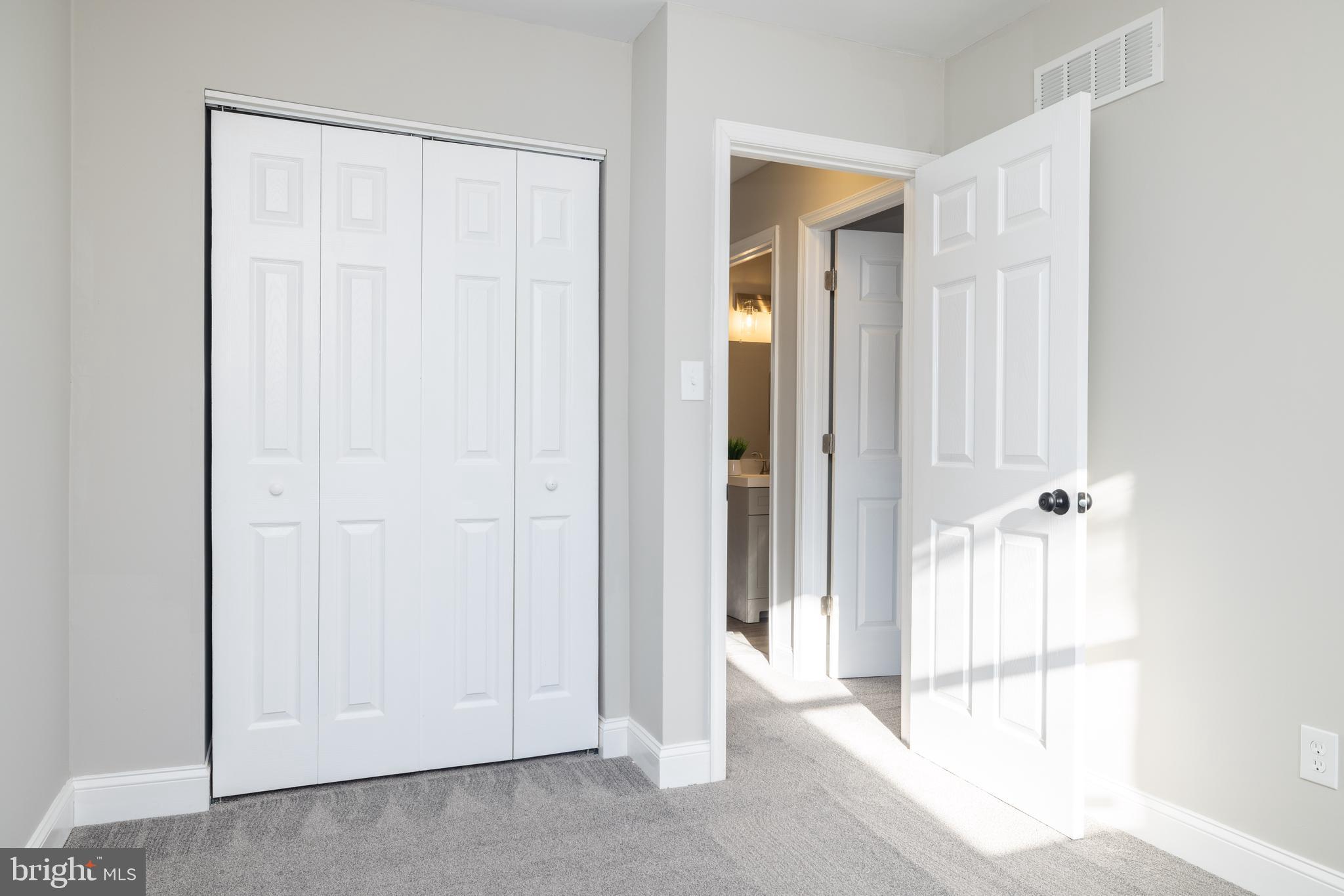 FOUR SEASONS - Residential