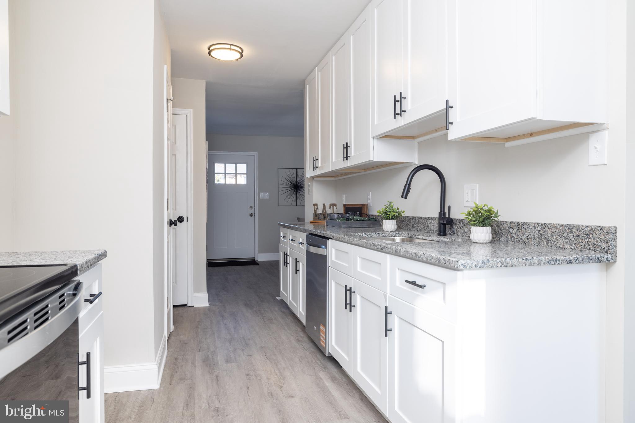 FOUR SEASONS - Residential