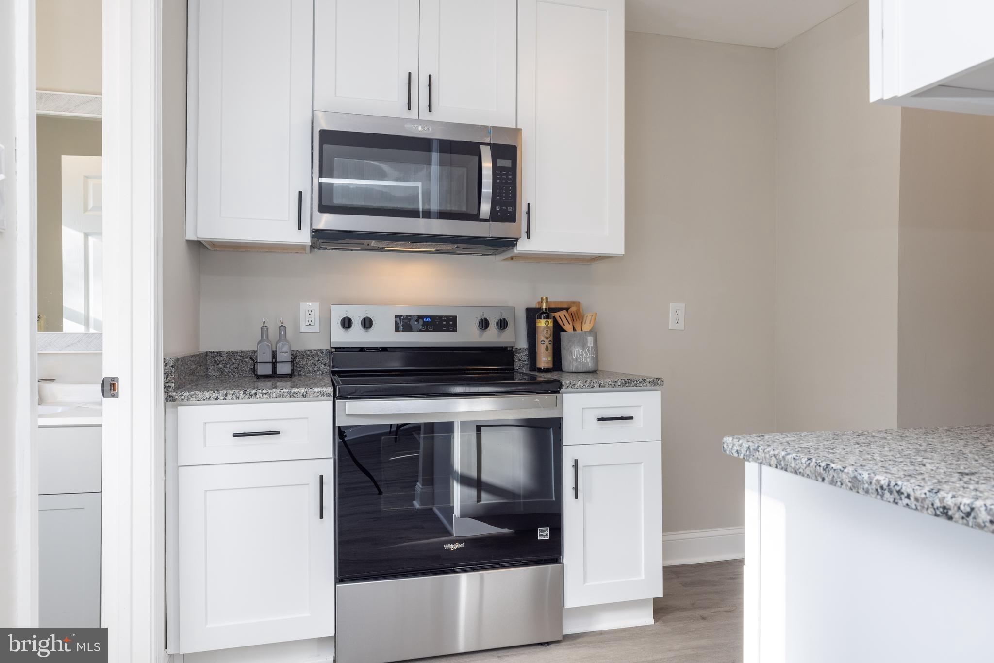 FOUR SEASONS - Residential