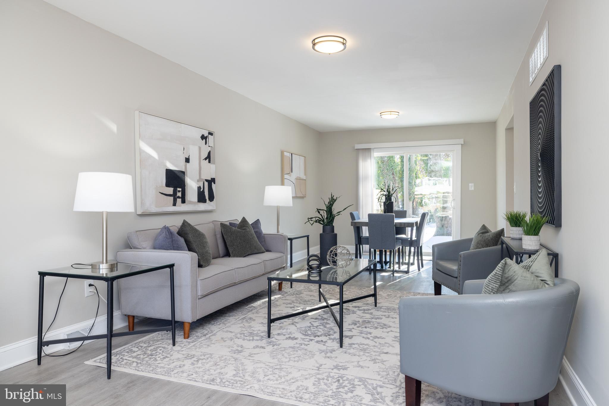 FOUR SEASONS - Residential