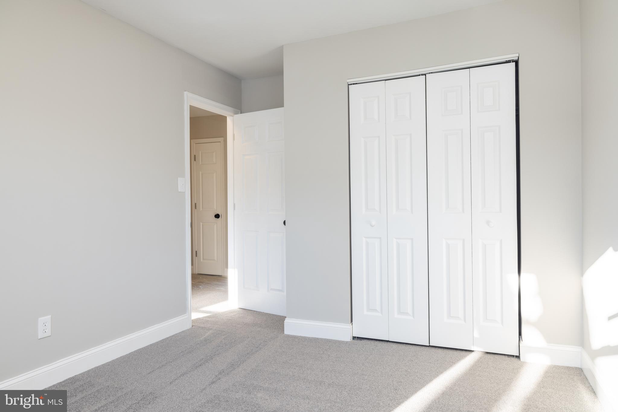 FOUR SEASONS - Residential