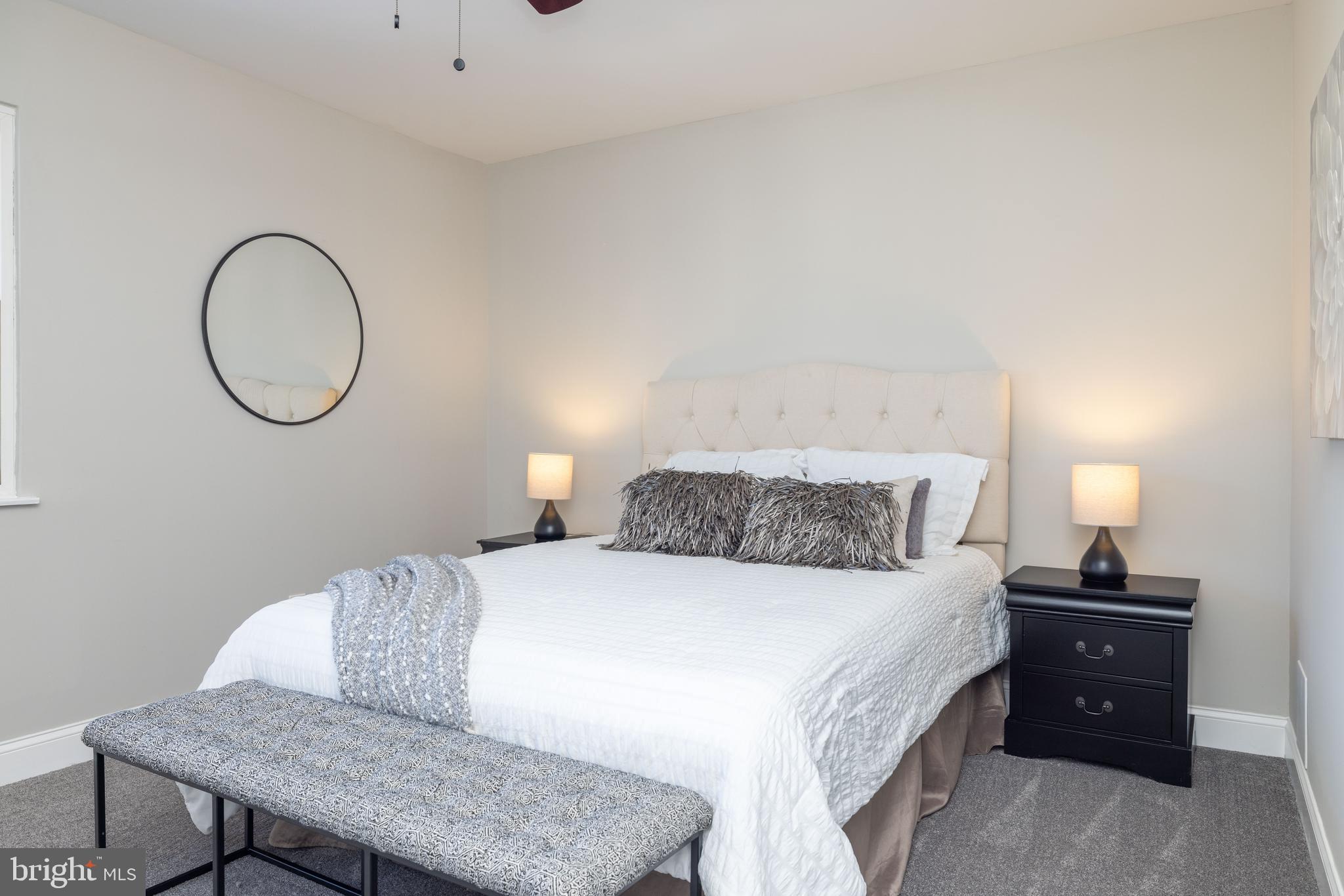 FOUR SEASONS - Residential