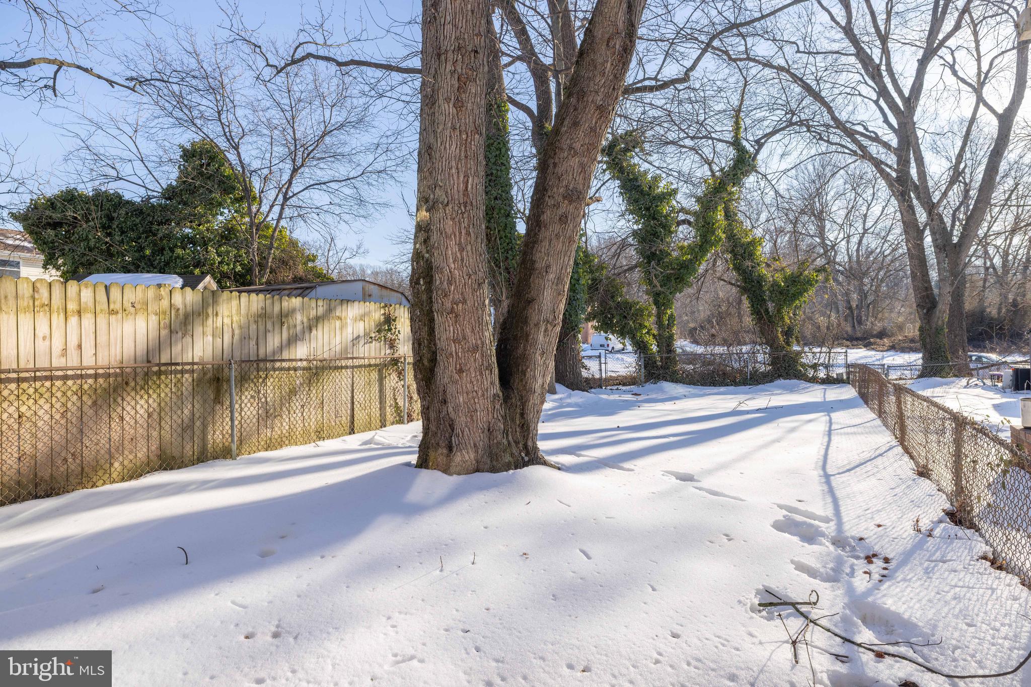 FOUR SEASONS - Residential