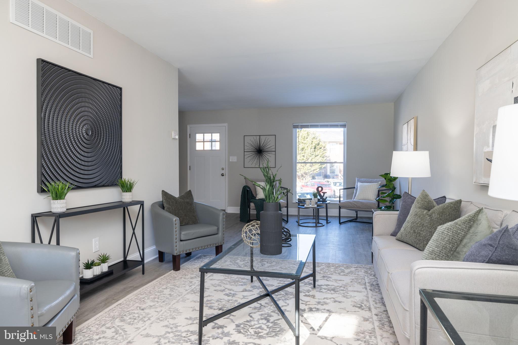 FOUR SEASONS - Residential