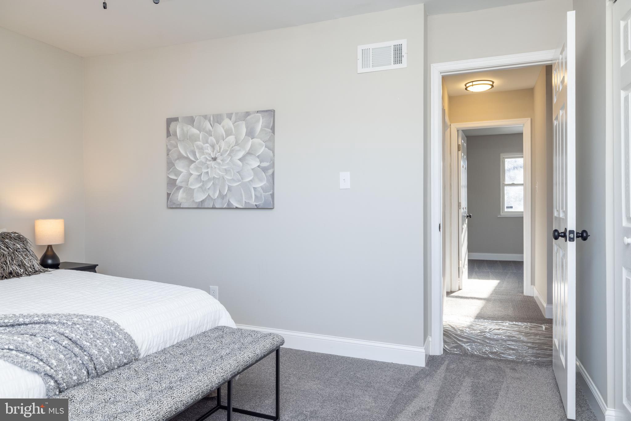 FOUR SEASONS - Residential