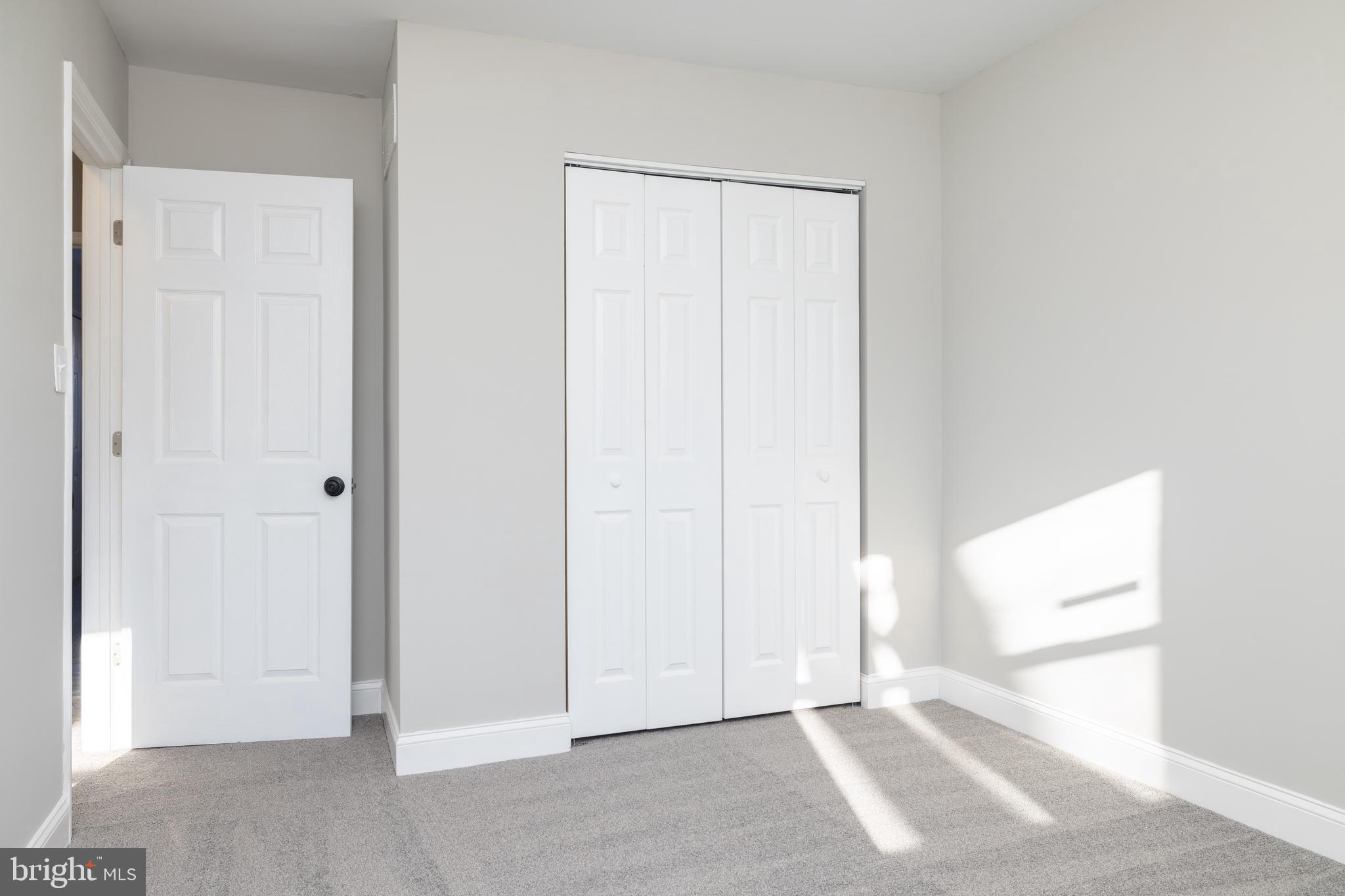 FOUR SEASONS - Residential