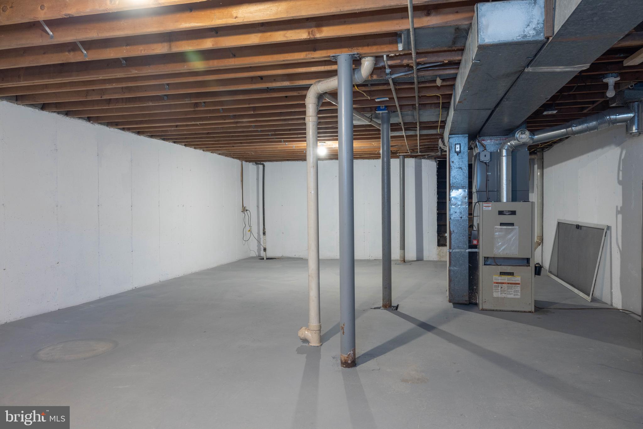 FOUR SEASONS - Residential