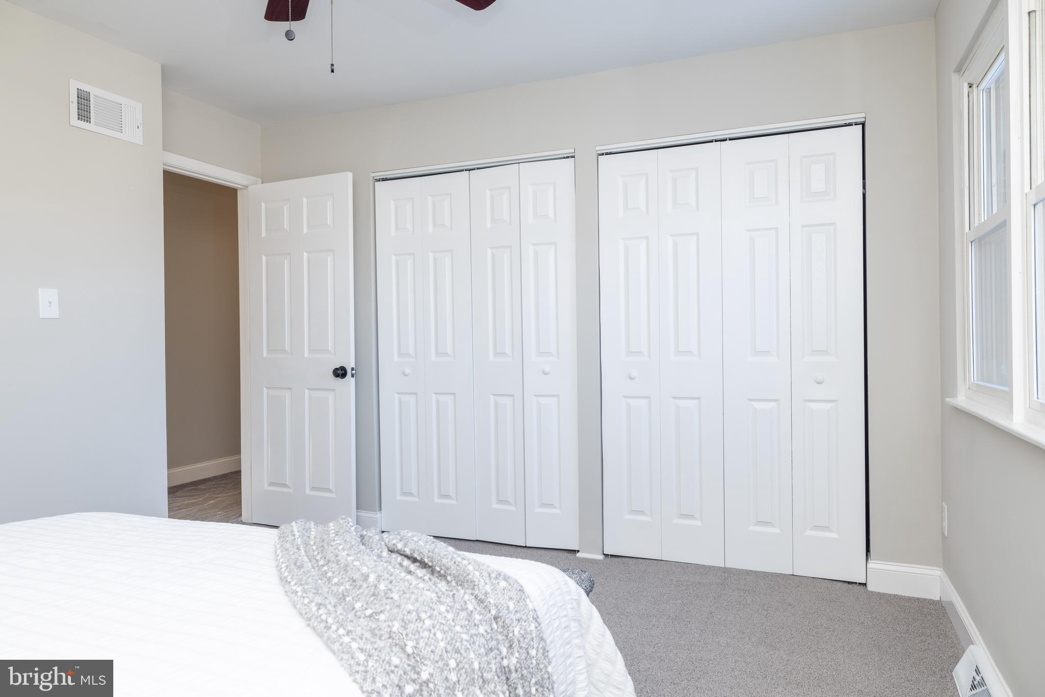 FOUR SEASONS - Residential