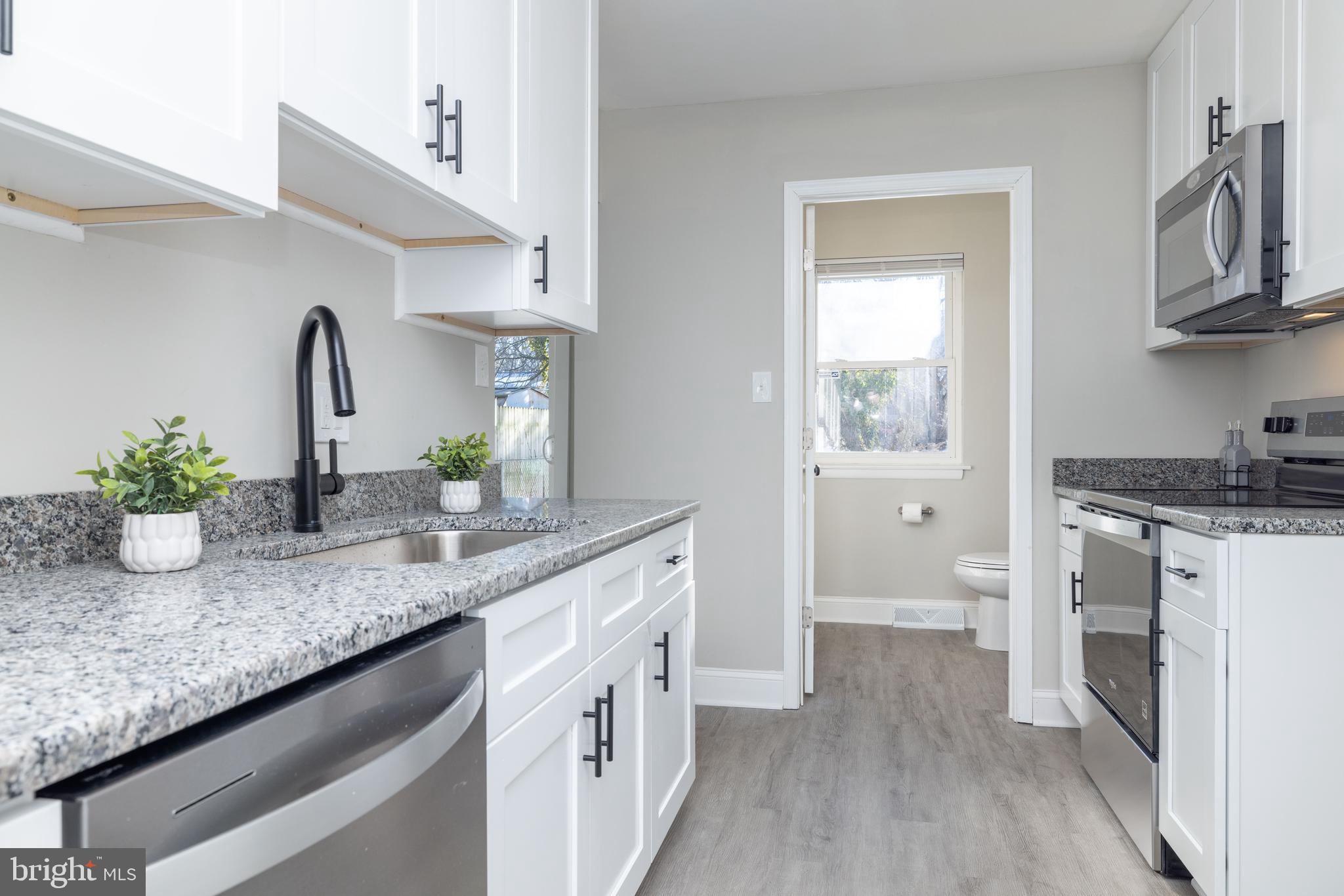 FOUR SEASONS - Residential