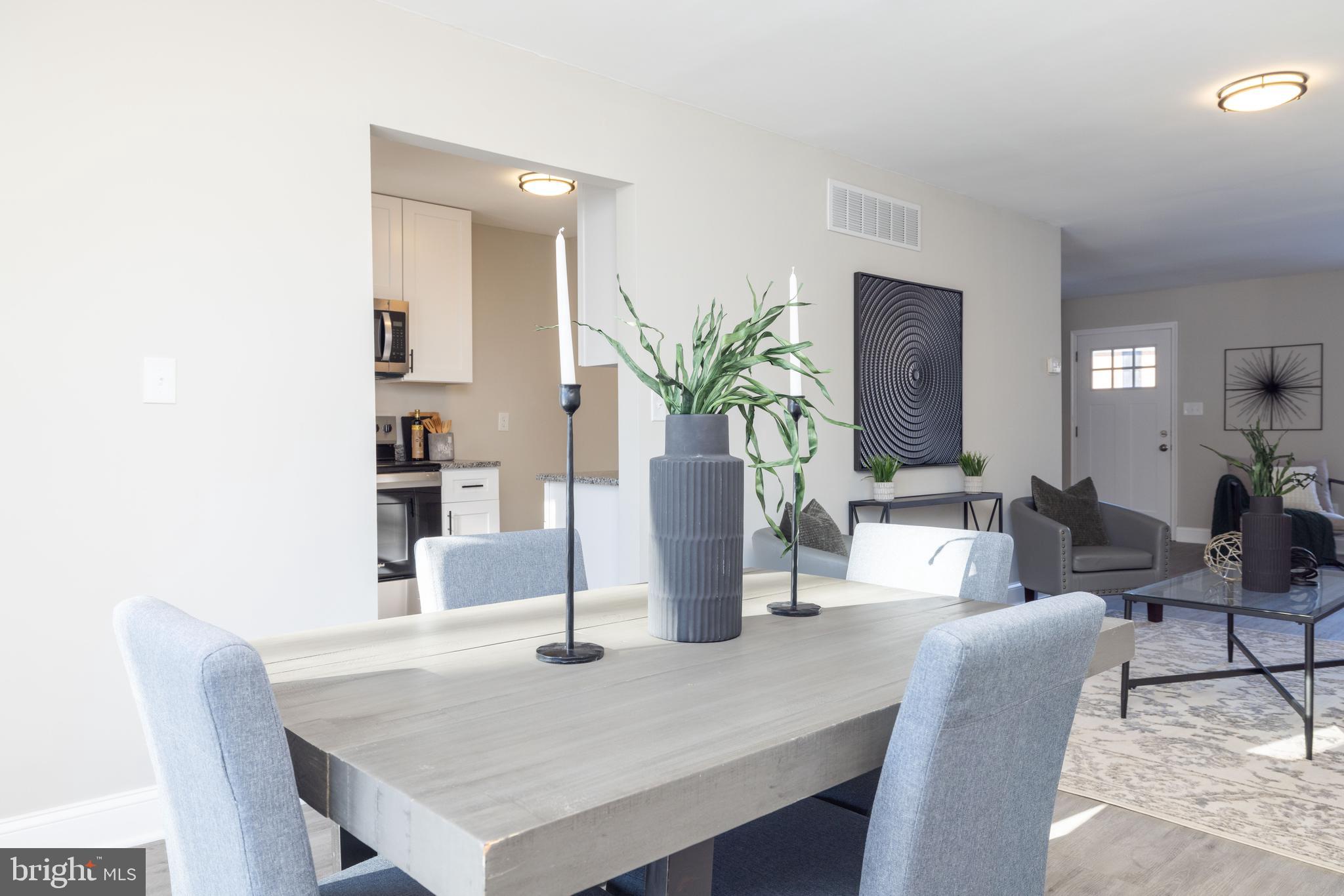 FOUR SEASONS - Residential