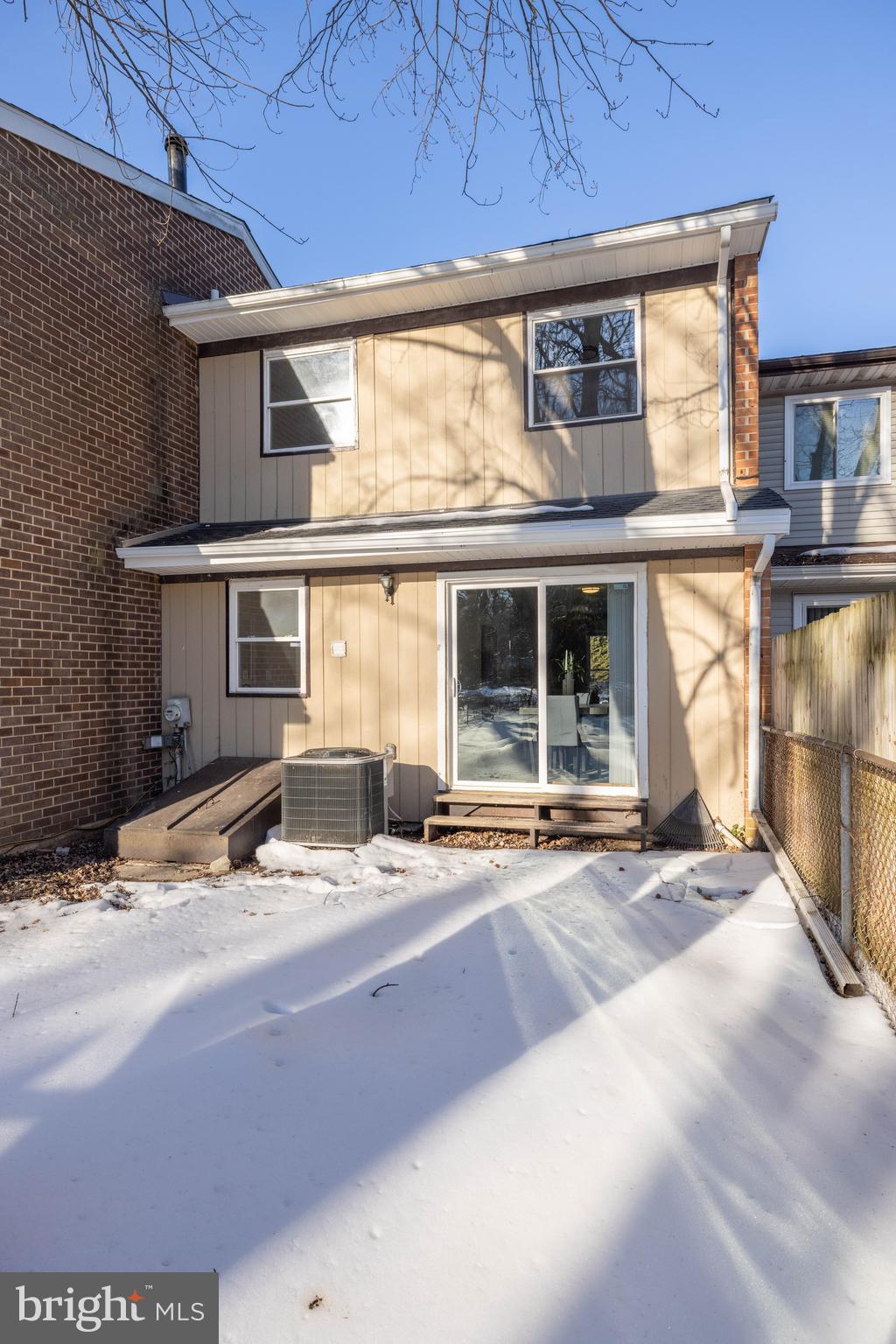 FOUR SEASONS - Residential