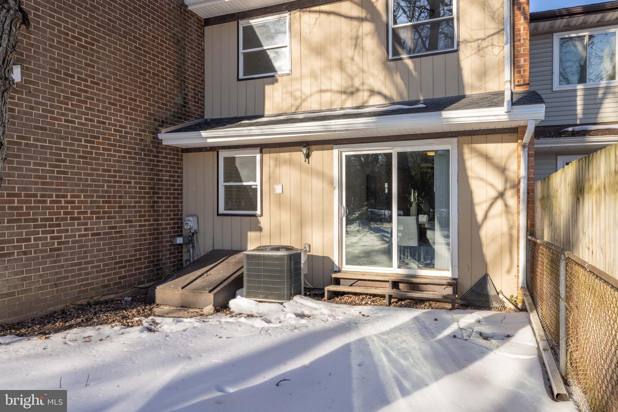 FOUR SEASONS - Residential