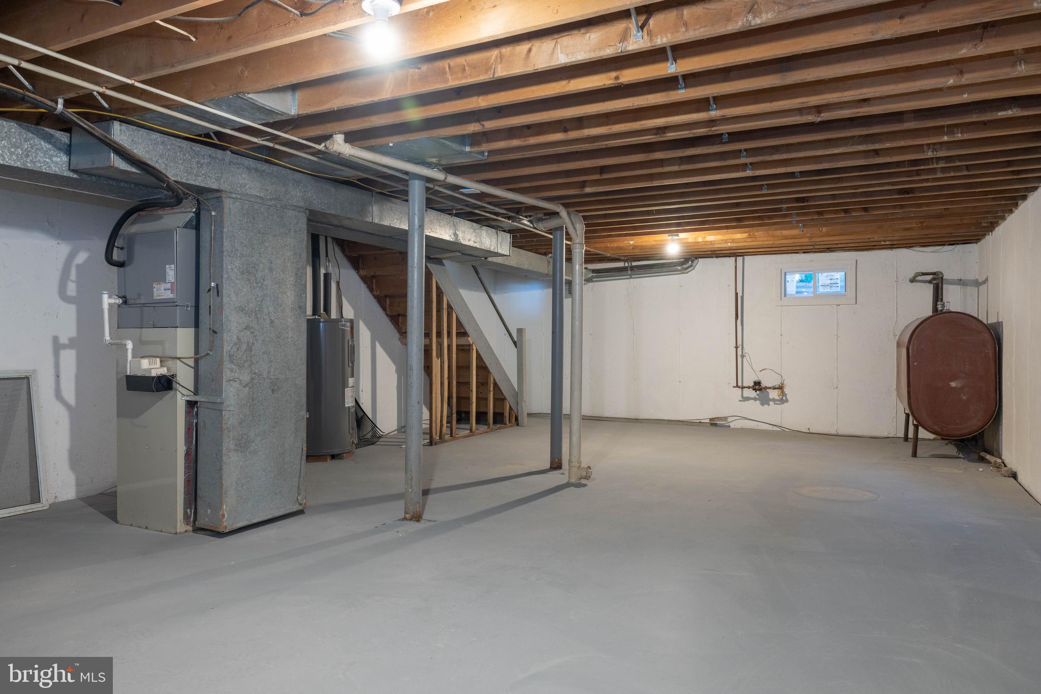 FOUR SEASONS - Residential