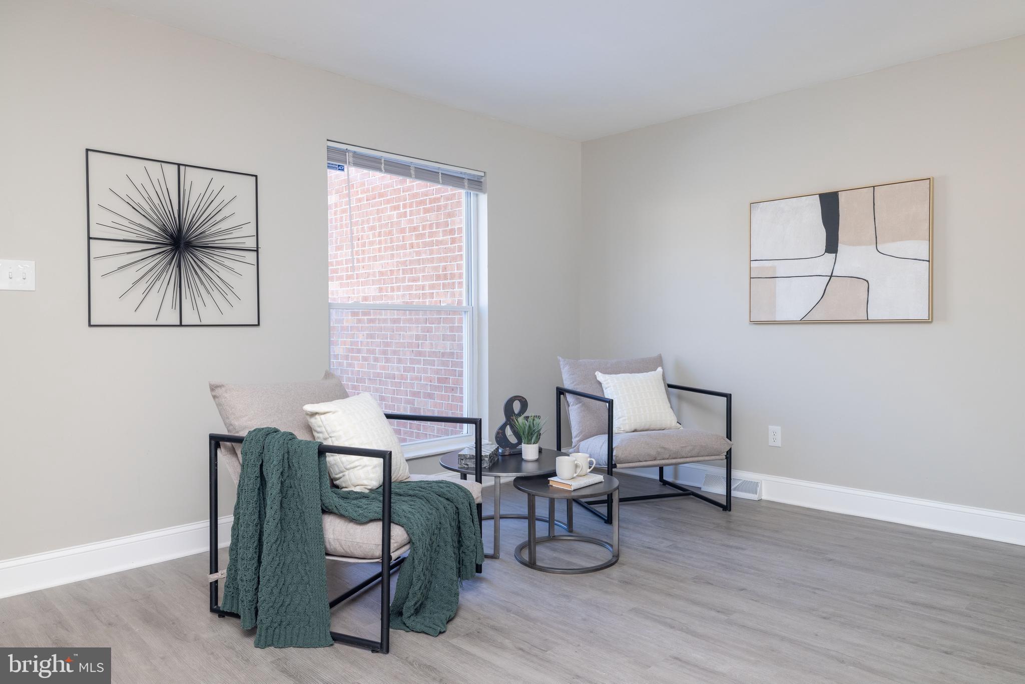 FOUR SEASONS - Residential