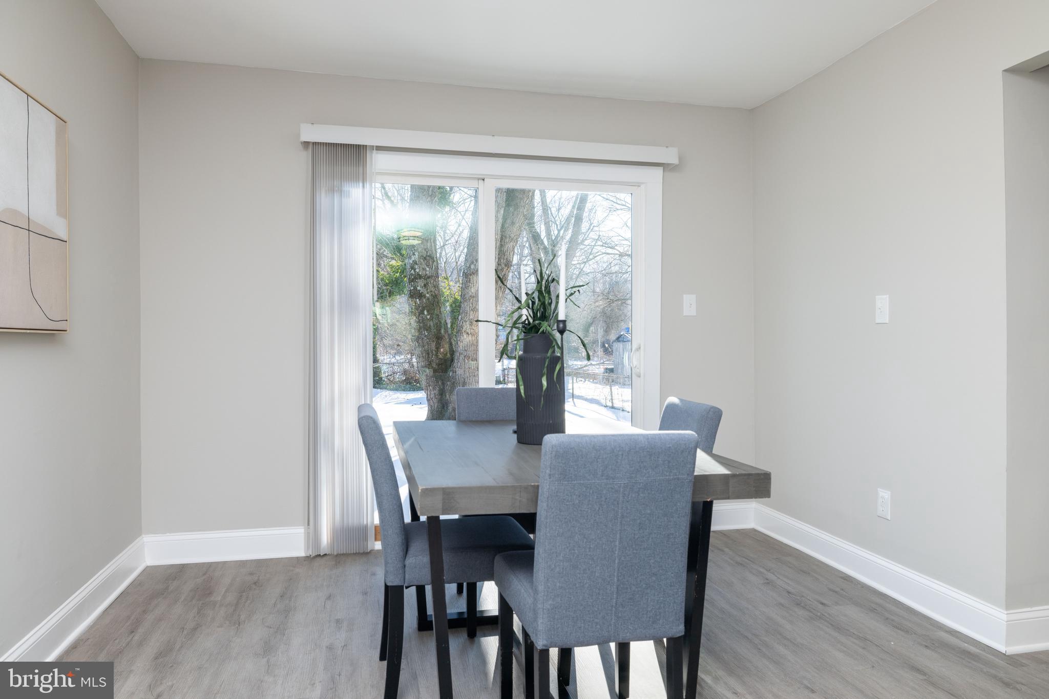 FOUR SEASONS - Residential