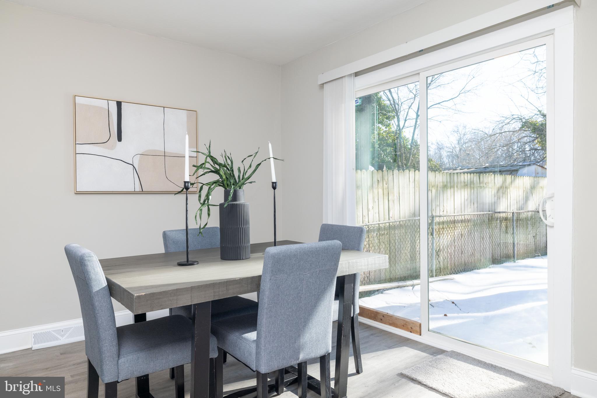 FOUR SEASONS - Residential