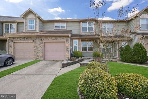 Townhouse For Sale - 47 Knighton Lane<br/> MOUNT LAUREL, NJ 08054