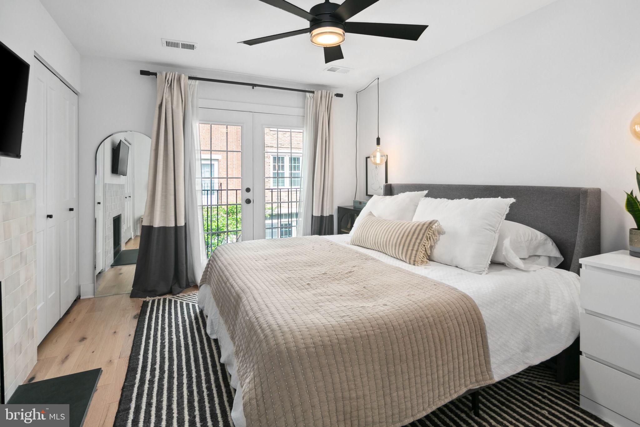 LAUREL MEWS - Residential