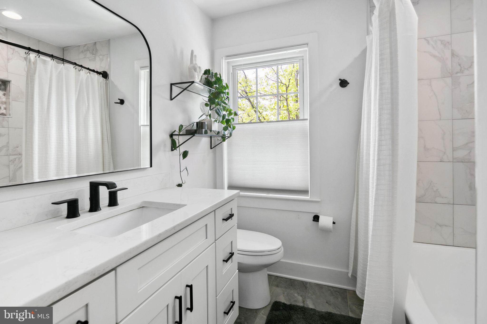 LAUREL MEWS - Residential