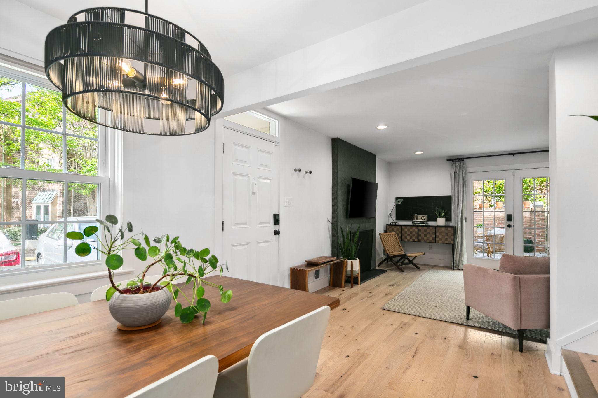 LAUREL MEWS - Residential