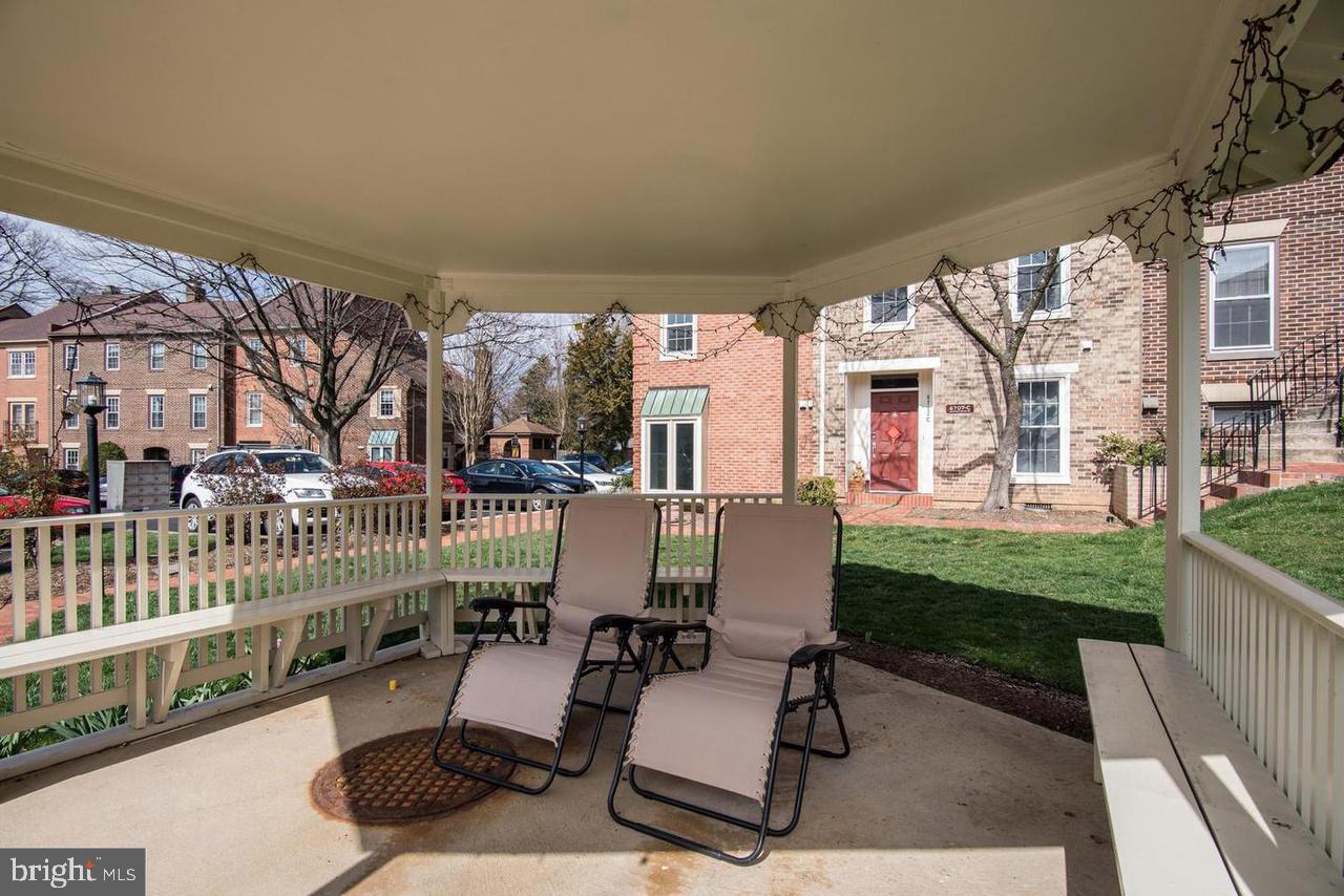 LAUREL MEWS - Residential