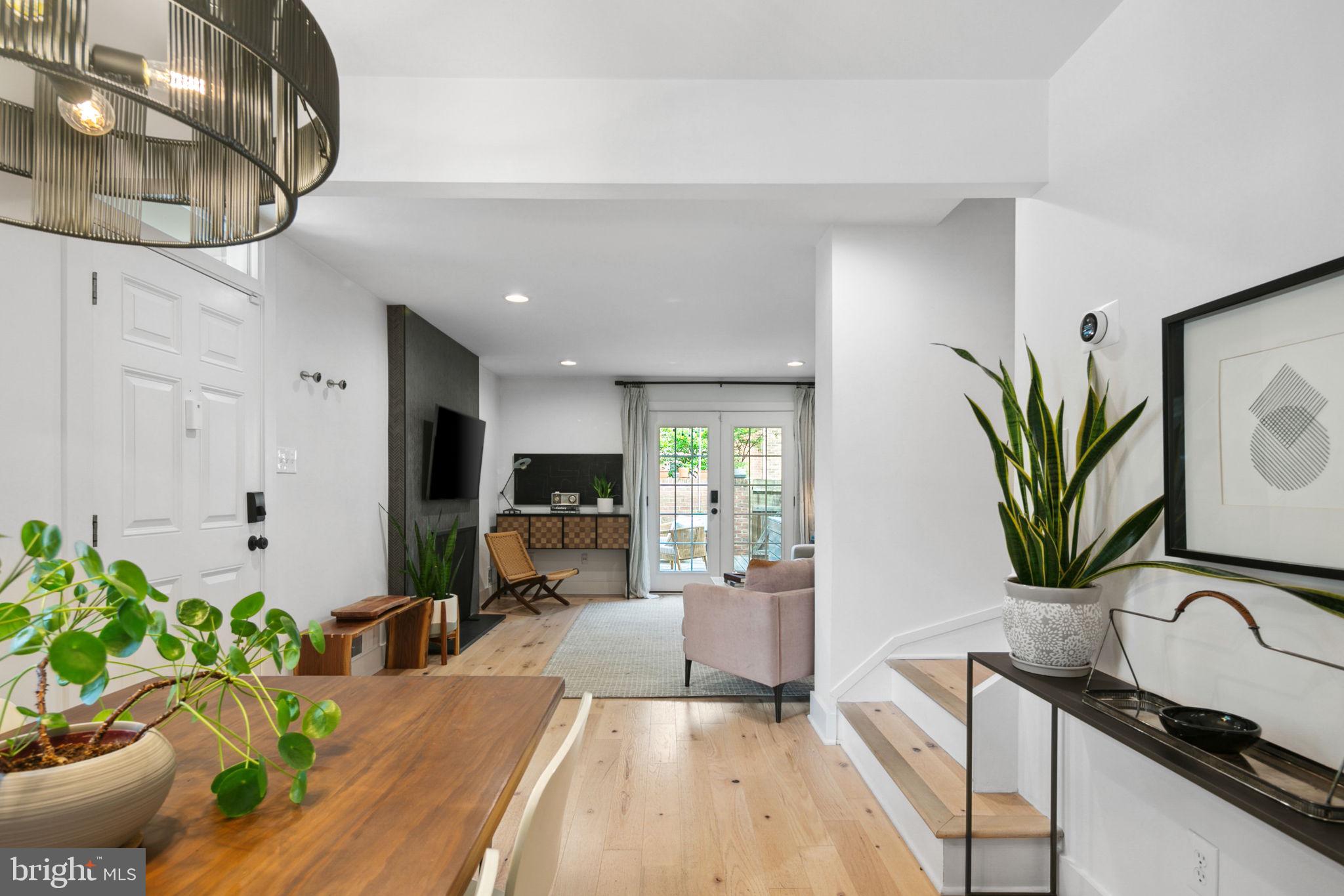 LAUREL MEWS - Residential