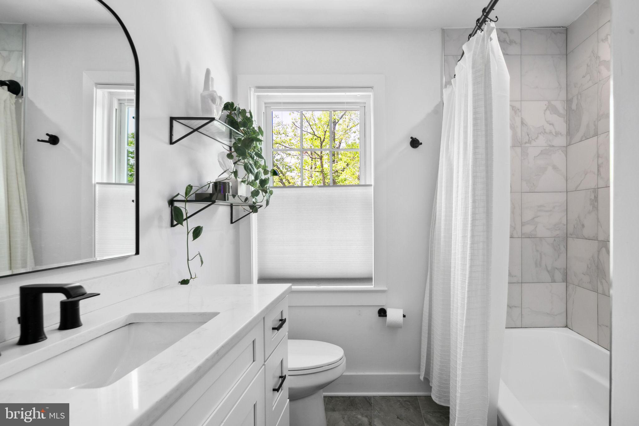 LAUREL MEWS - Residential