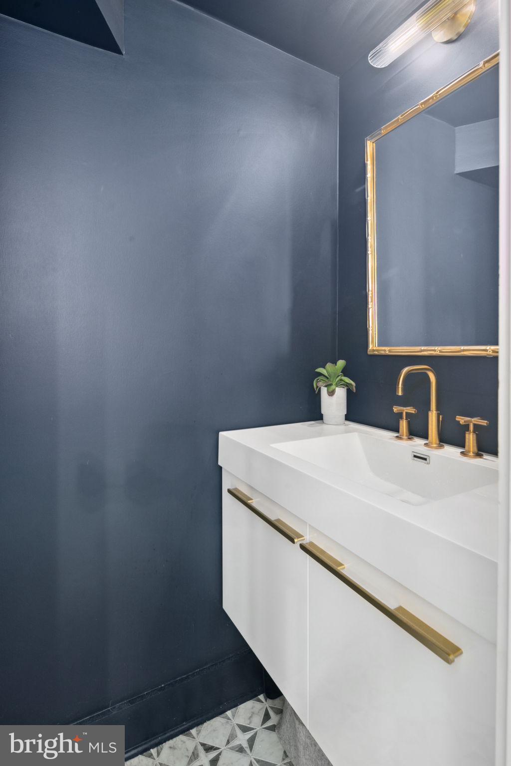 LAUREL MEWS - Residential