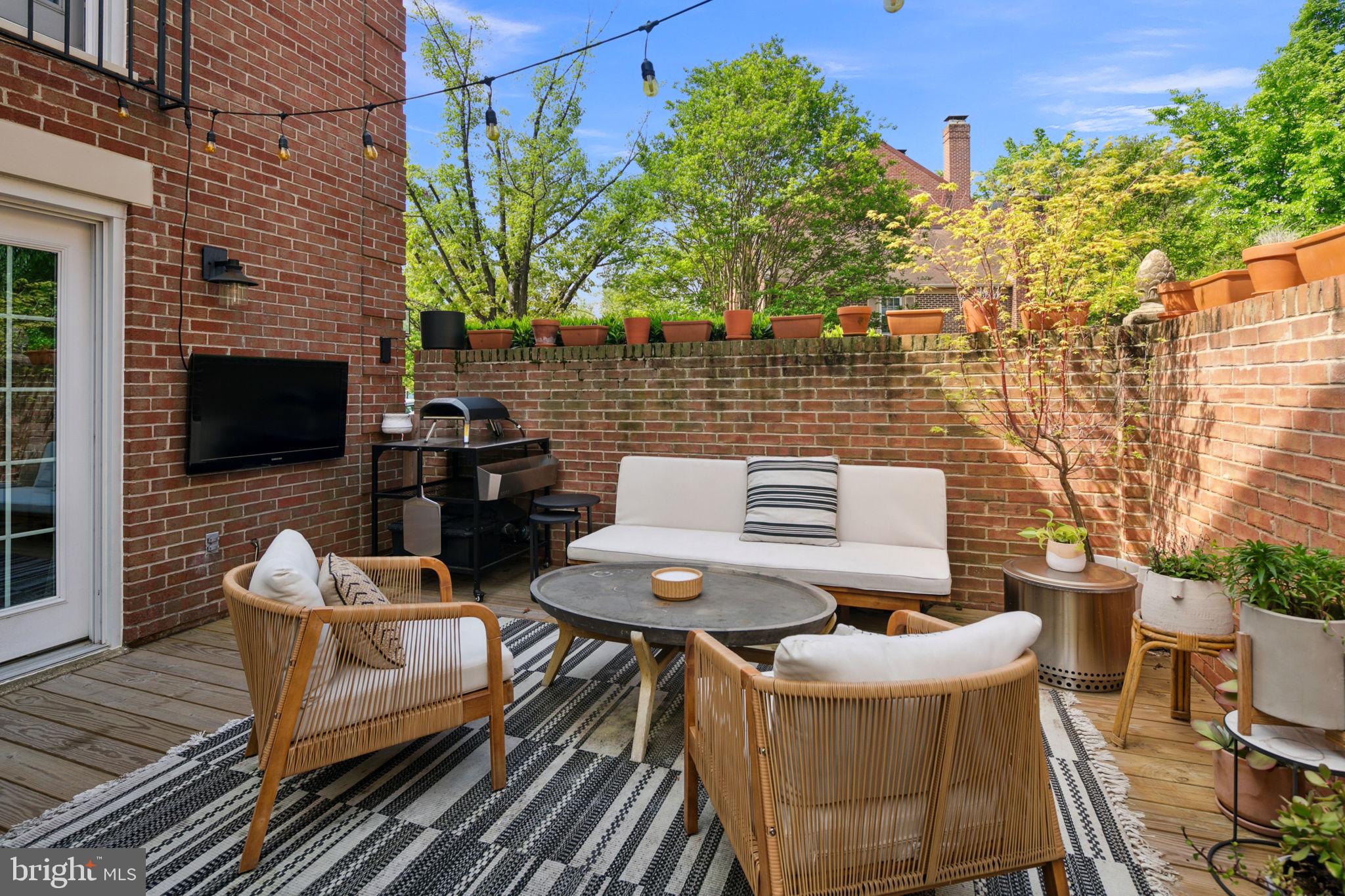 LAUREL MEWS - Residential